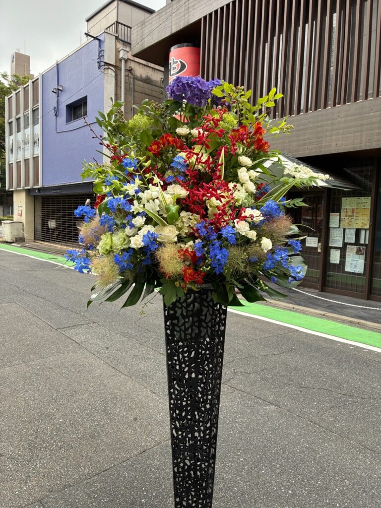 お誕生日　生花スタンド　博多新劇座