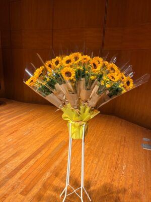 発表会　花束スタンド　あいれふホール