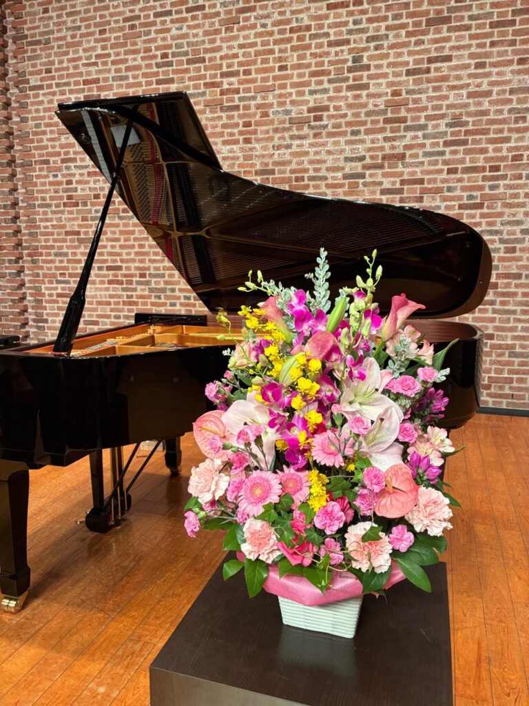 ピアノ発表会　フラワーアレンジ　西新
